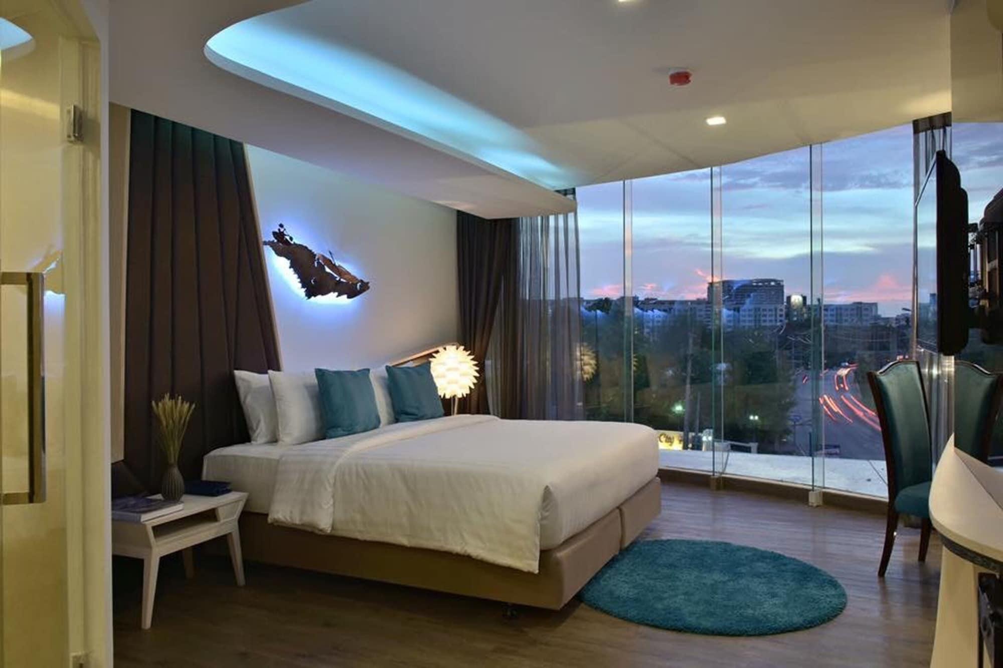 The Xtreme Suites Bangkok Exteriör bild