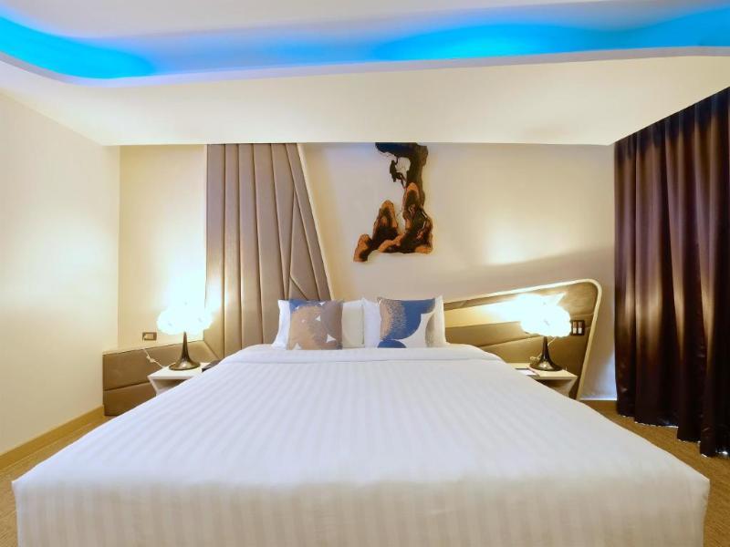 The Xtreme Suites Bangkok Exteriör bild