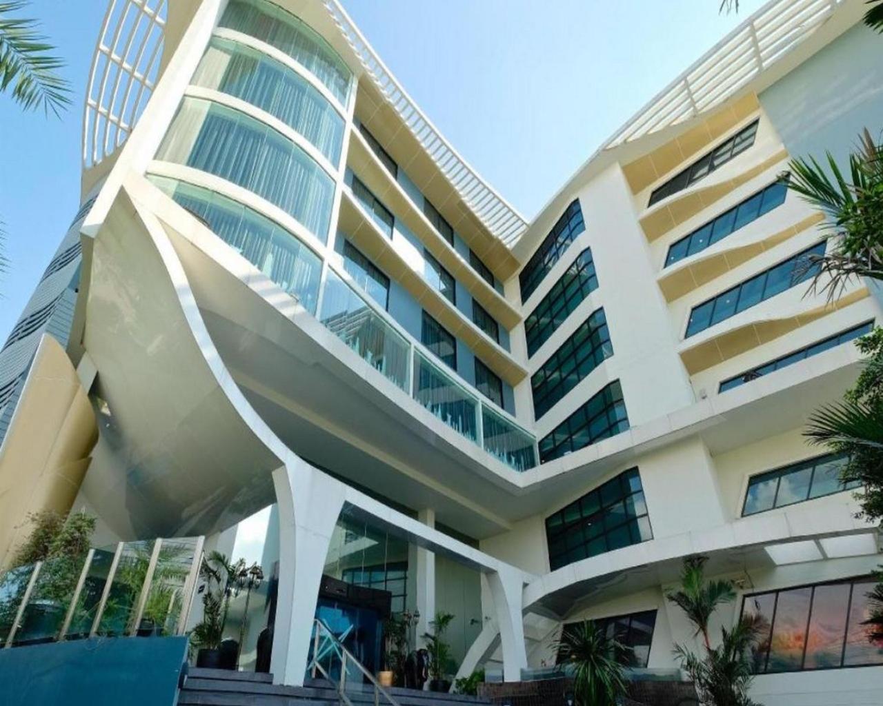 The Xtreme Suites Bangkok Exteriör bild