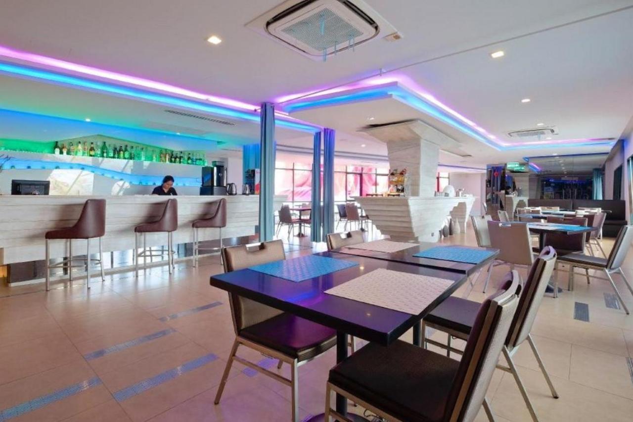 The Xtreme Suites Bangkok Exteriör bild